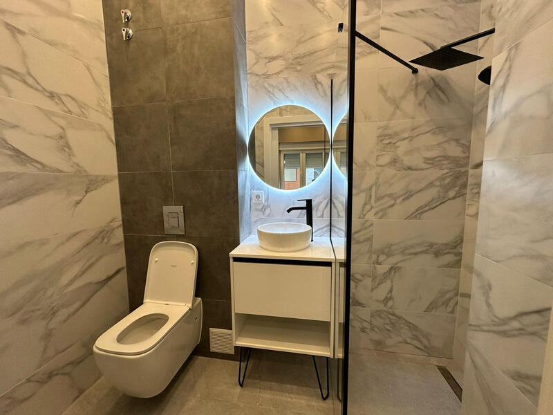 6 bedroom Apartment for sale