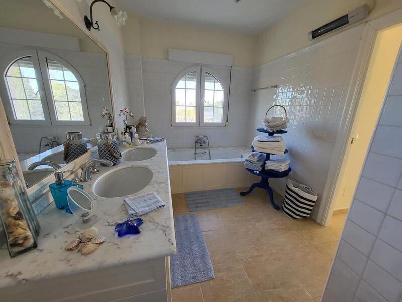 4 Schlafzimmer Villa zu verkaufen