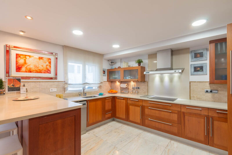 5 bedroom Townhouse for sale