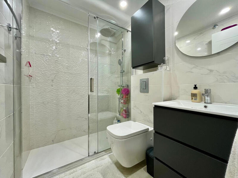 4 bedroom Apartment for sale