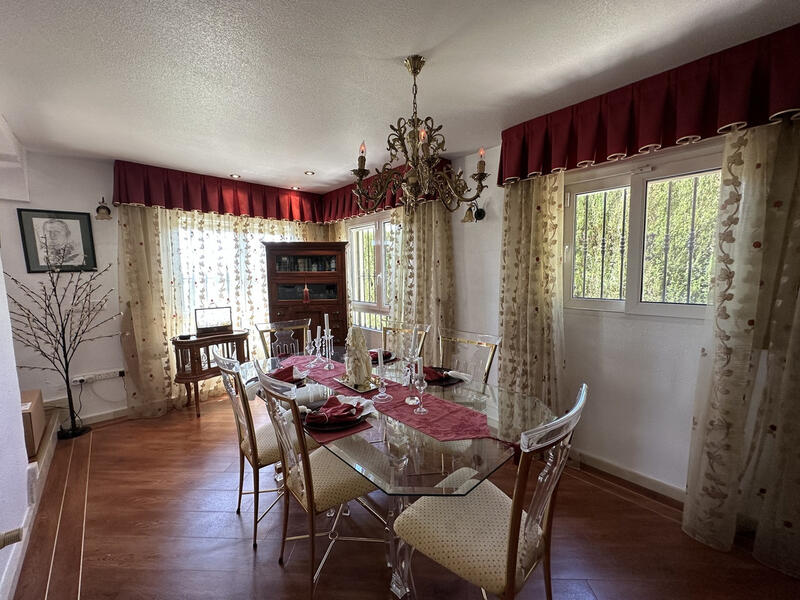 5 bedroom Villa for sale