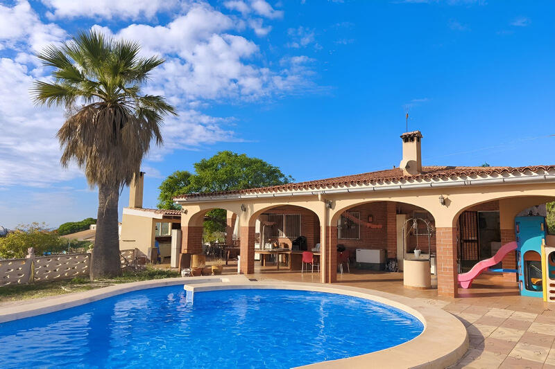 Villa for sale in Busot, Alicante