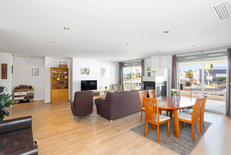 4 bedroom Apartment for sale