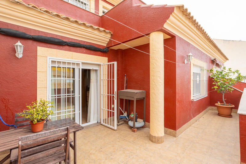 4 bedroom Townhouse for sale