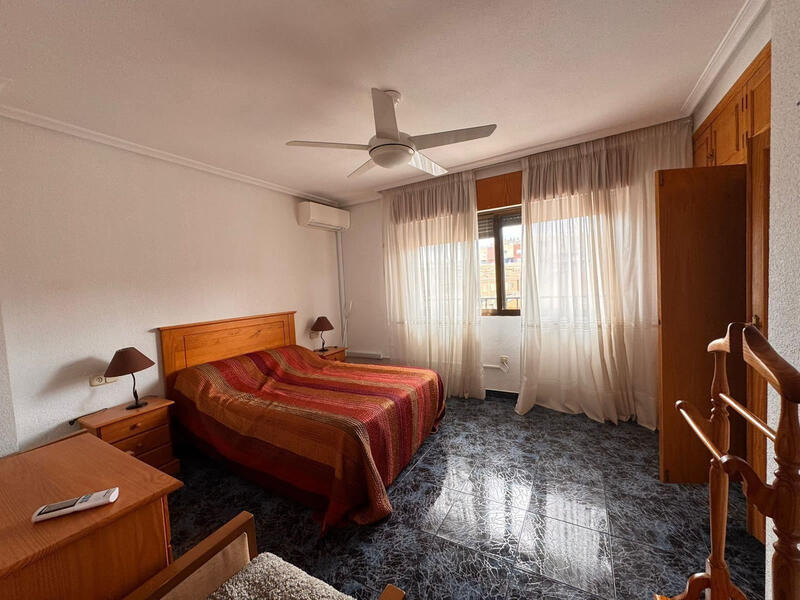 4 Schlafzimmer Stadthaus zu verkaufen