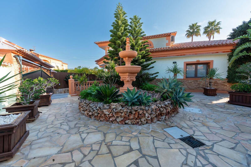 4 bedroom Villa for sale