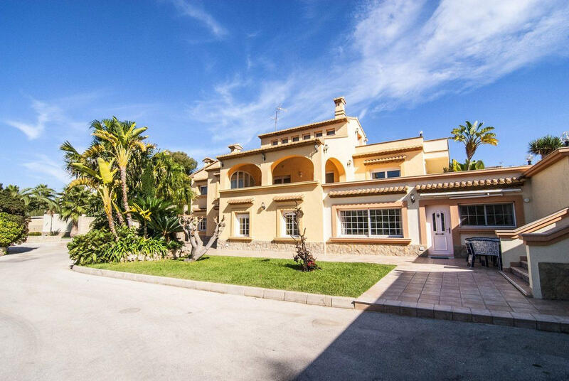 8 soverom Villa til salgs