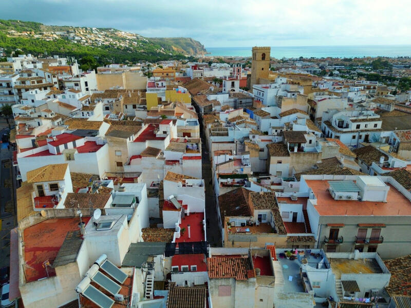 10 спальная комната городская тюрьма продается