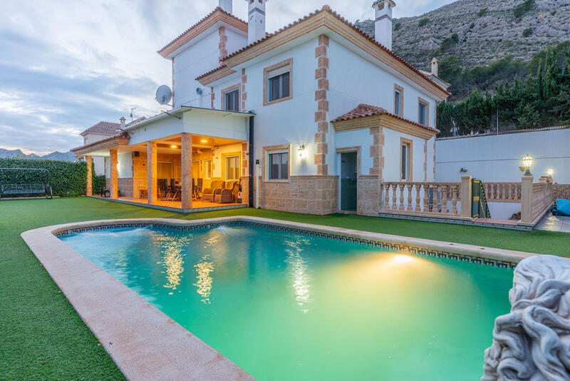 6 sovrum Villa till salu