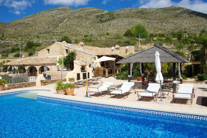 8 soveværelse Landsted til salg