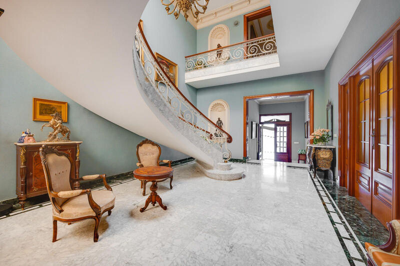 12 sovrum Villa till salu