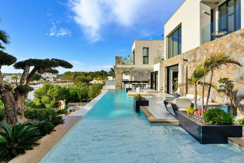 4 bedroom Villa for sale