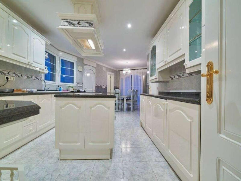 4 спальная комната вилла продается