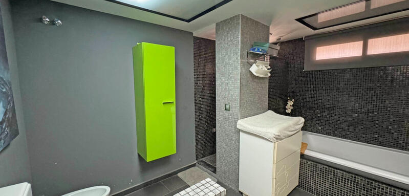 4 slaapkamer Appartement Te koop