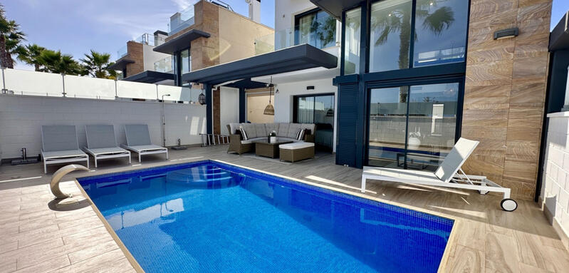 Villa til salgs i Cabo Roig, Alicante