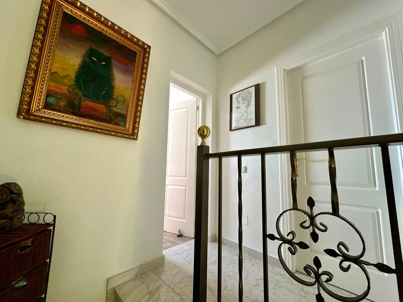 2 slaapkamer Gezinswoning Te koop