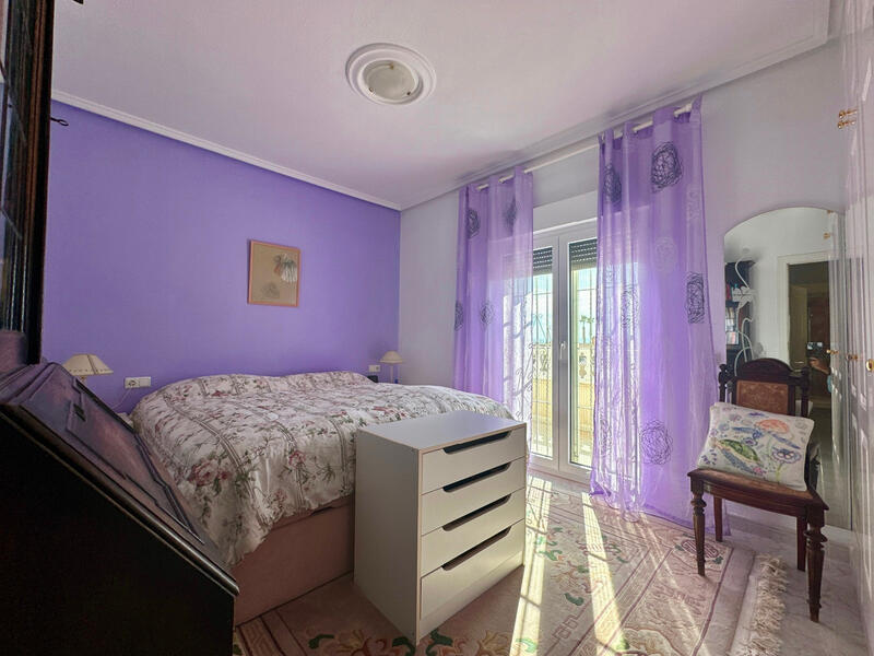 2 slaapkamer Gezinswoning Te koop