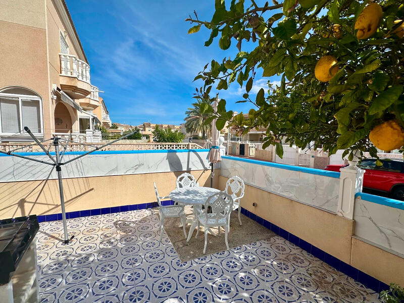 2 slaapkamer Gezinswoning Te koop