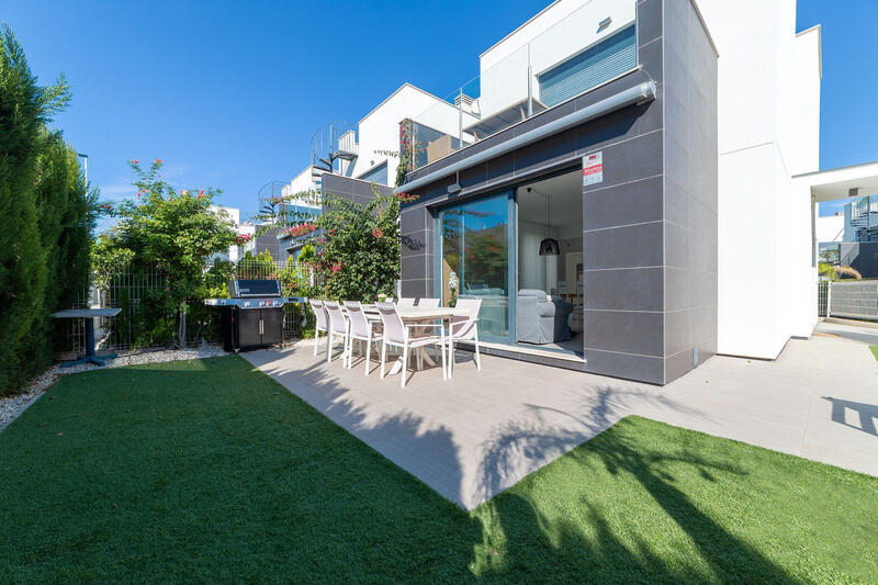 Villa til salgs i Punta Prima, Alicante