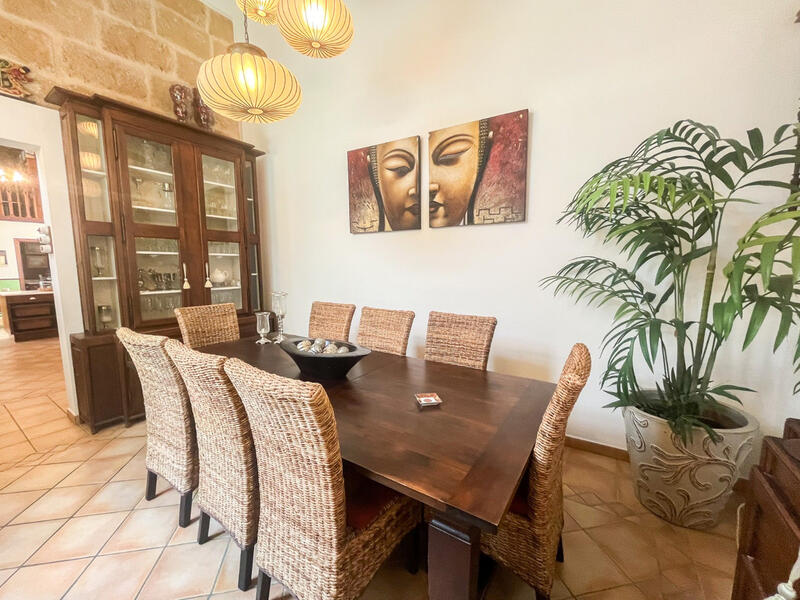 7 bedroom Villa for sale