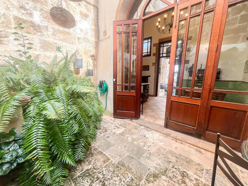 7 bedroom Villa for sale