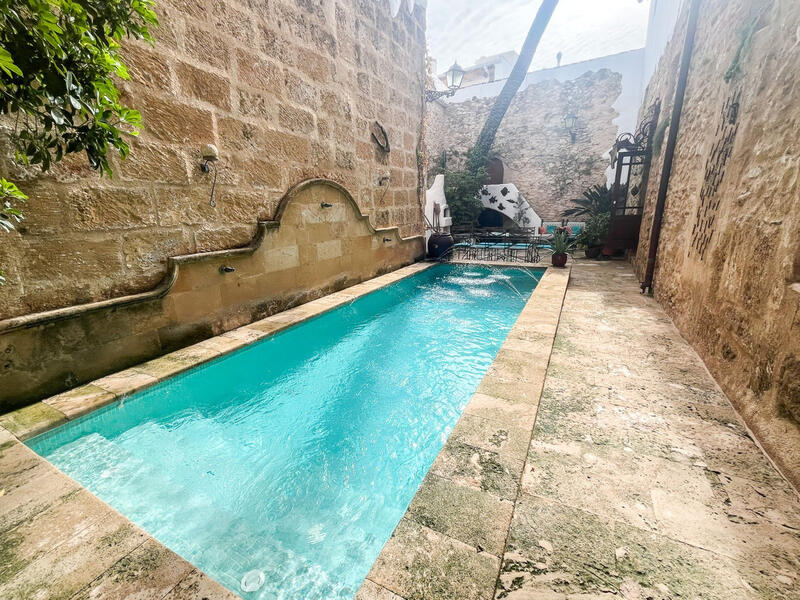 7 bedroom Villa for sale