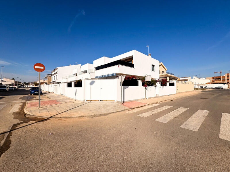Villa en venta en San Pedro del Pinatar, Murcia