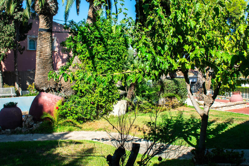 6 bedroom Villa for sale