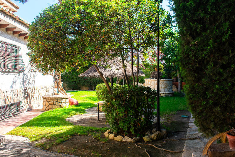 6 bedroom Villa for sale