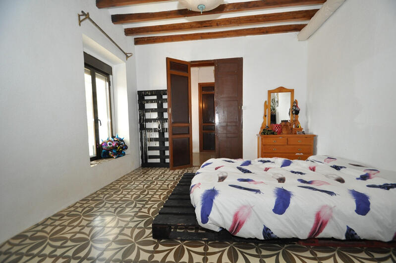 5 bedroom Country House for sale