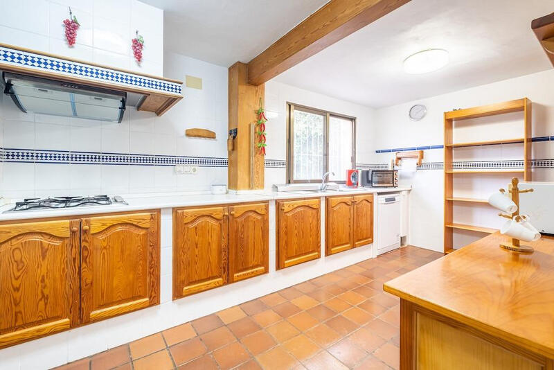 6 bedroom Villa for sale