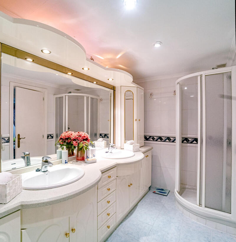 4 bedroom Apartment for sale