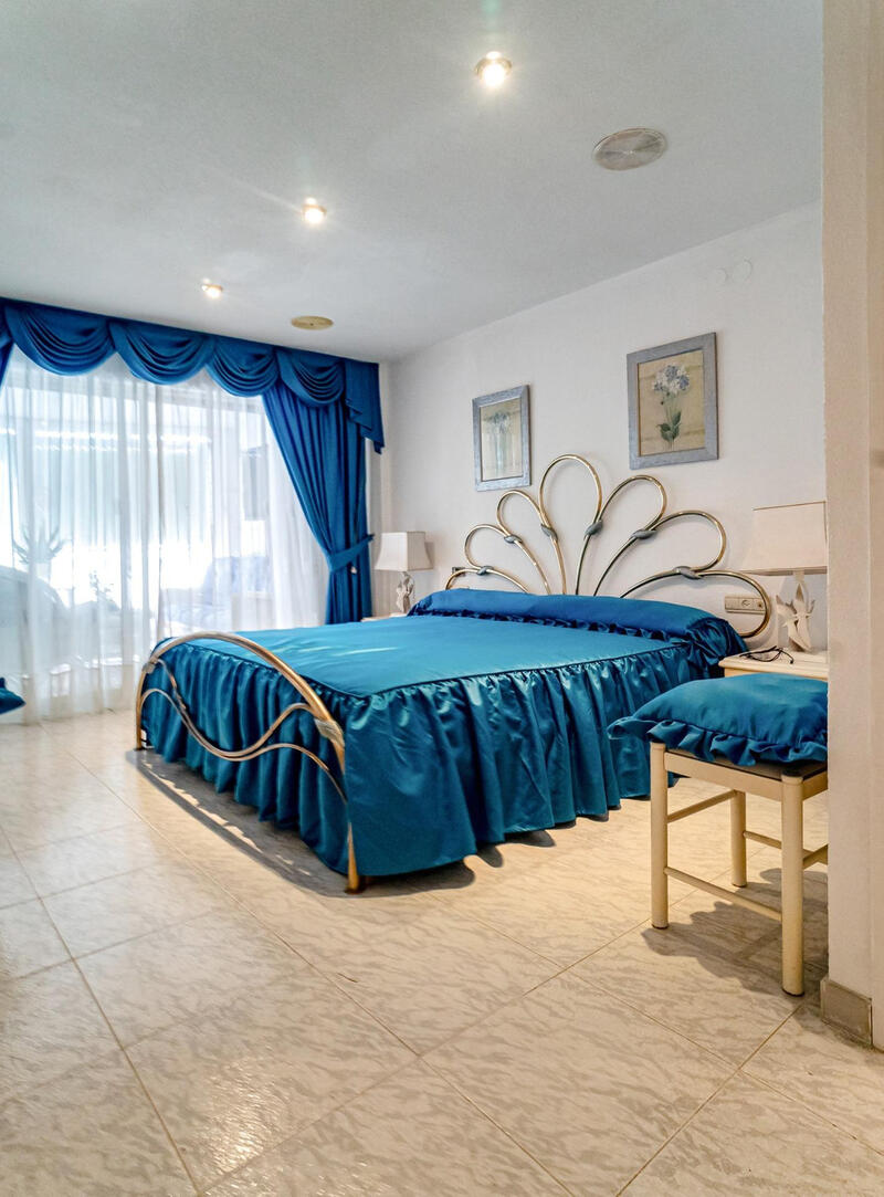 4 bedroom Apartment for sale