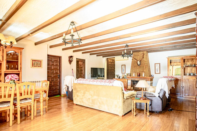 5 bedroom Villa for sale