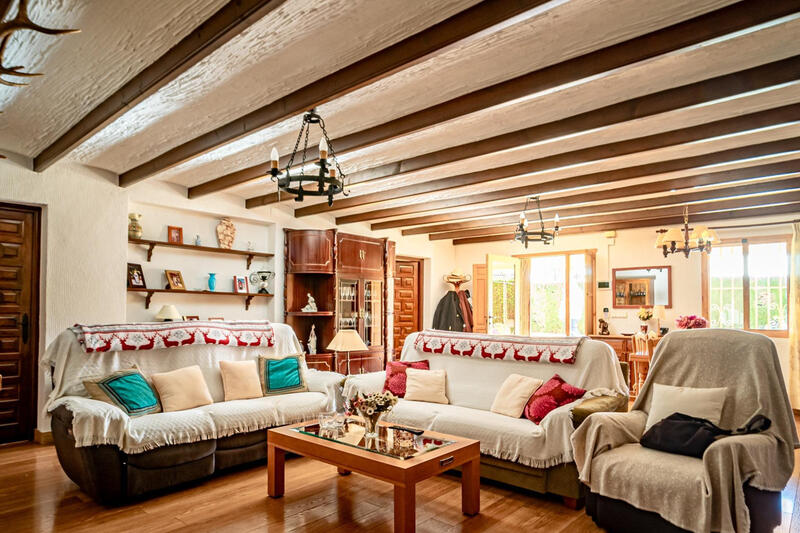 5 bedroom Villa for sale