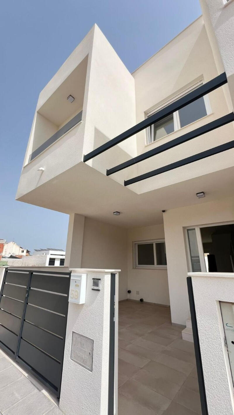 3 bedroom Townhouse for sale