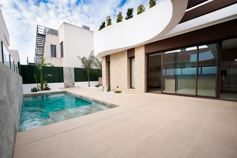 4 спальная комната вилла продается