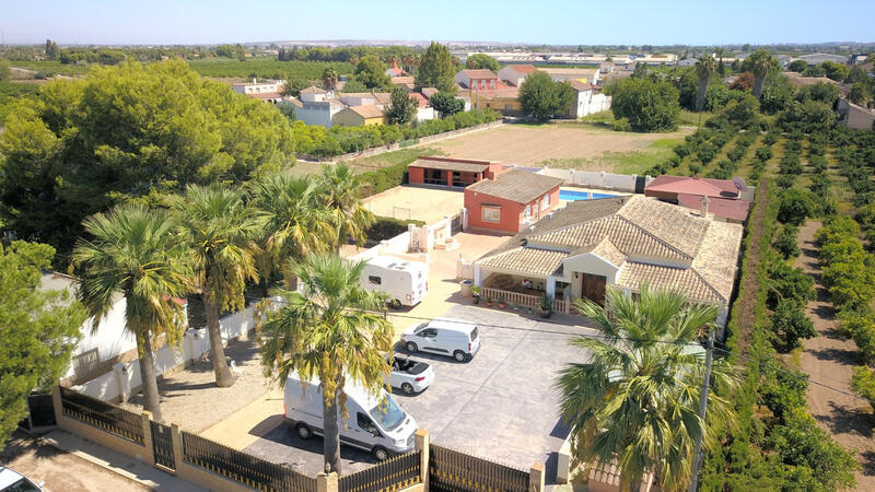 Villa for sale in Almoradí, Alicante
