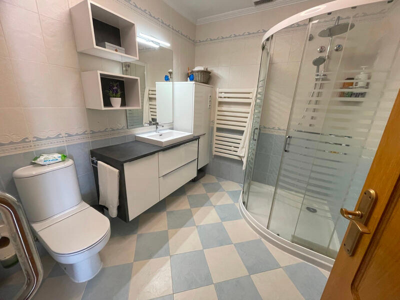 3 slaapkamer Gezinswoning Te koop