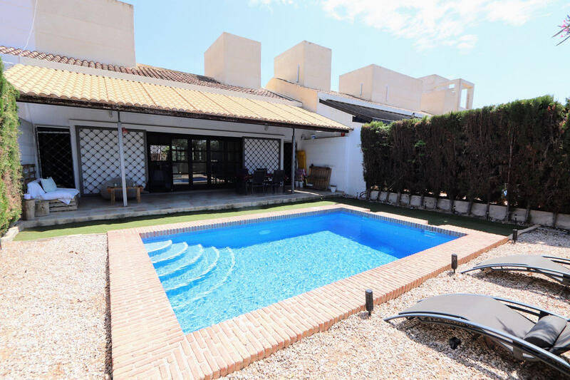 2 Cuarto Villa en venta