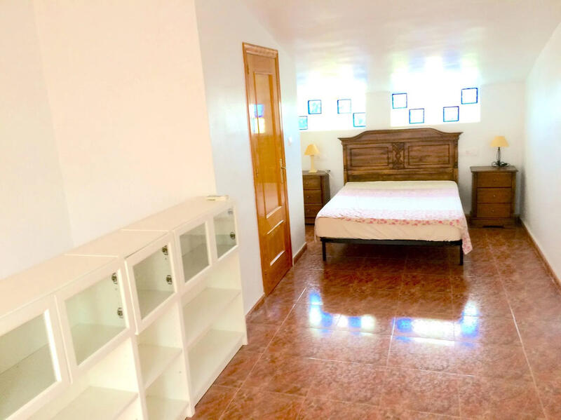 3 slaapkamer Gezinswoning Te koop