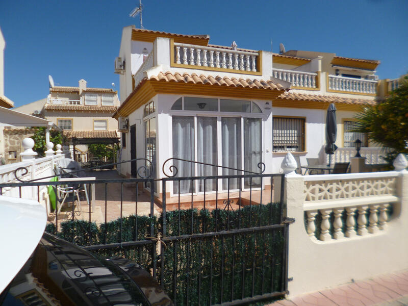 Villa Te koop in Playa Flamenca, Alicante