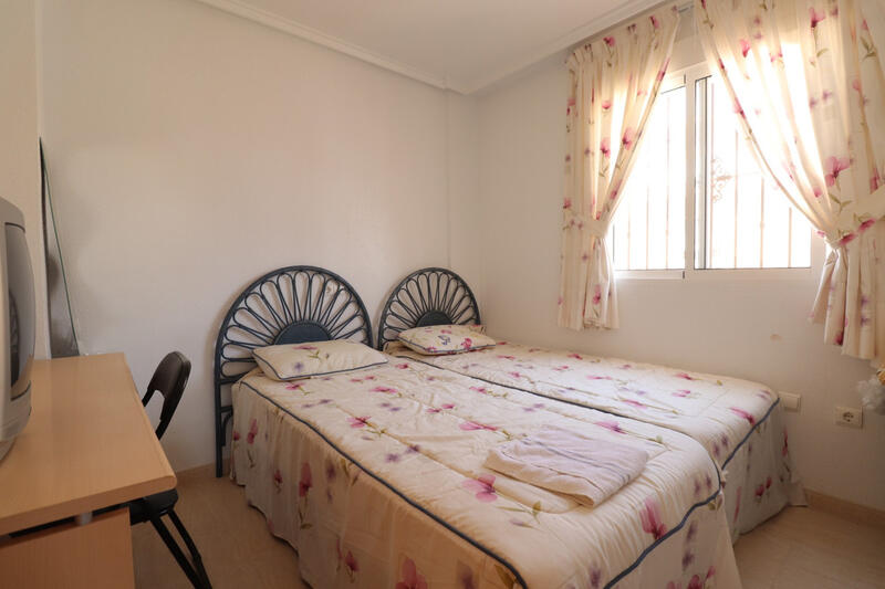 3 спальная комната городская тюрьма продается