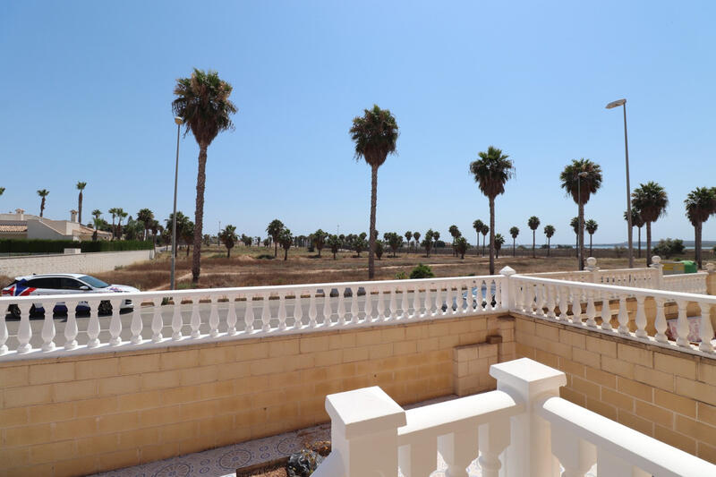 3 спальная комната городская тюрьма продается