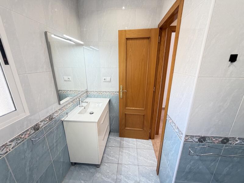 2 slaapkamer Gezinswoning Te koop