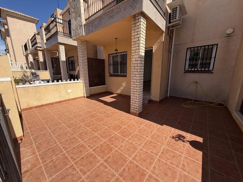 2 slaapkamer Gezinswoning Te koop