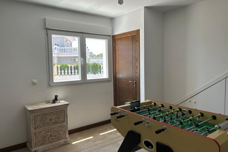 4 Schlafzimmer Villa zu verkaufen
