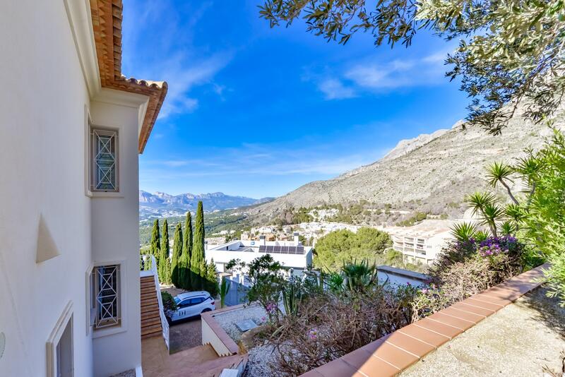8 bedroom Villa for sale