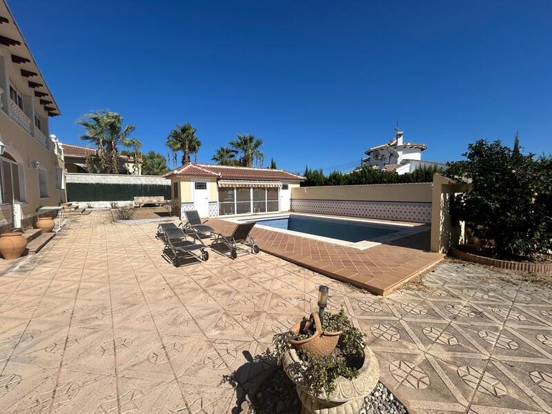 6 bedroom Villa for sale