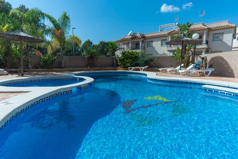 2 bedroom Townhouse for sale